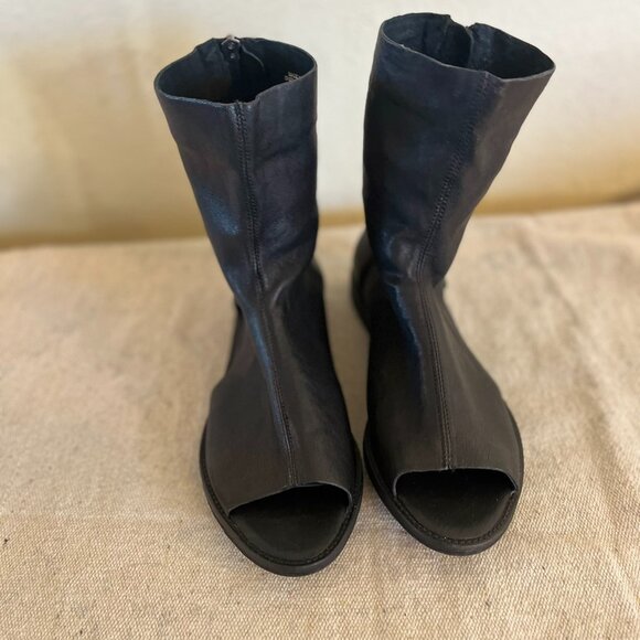 Free People Shoes - Free People Black Leather Ridge Runner Sandals Sz 10